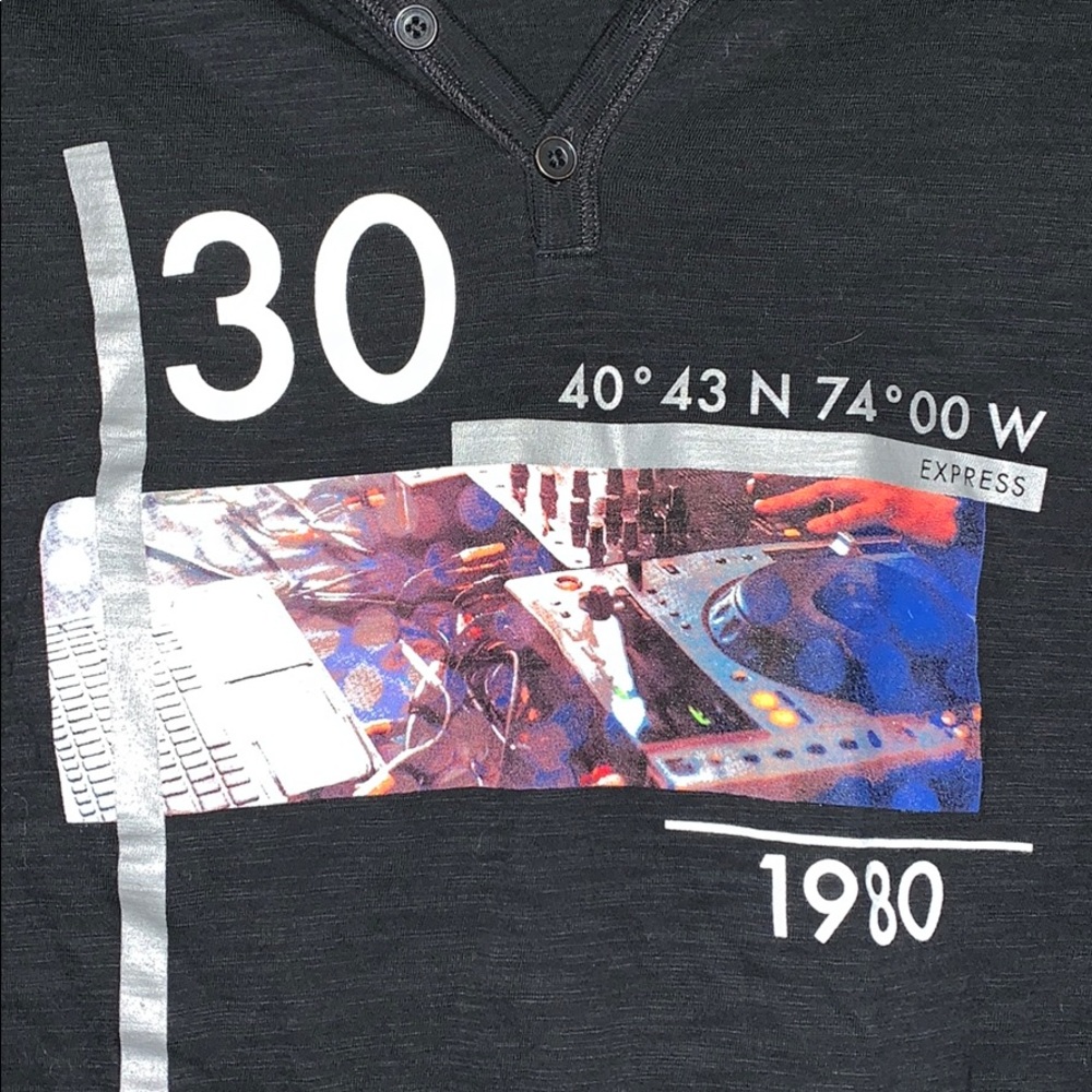 Express Turntable Shirt - Picture 2 of 5